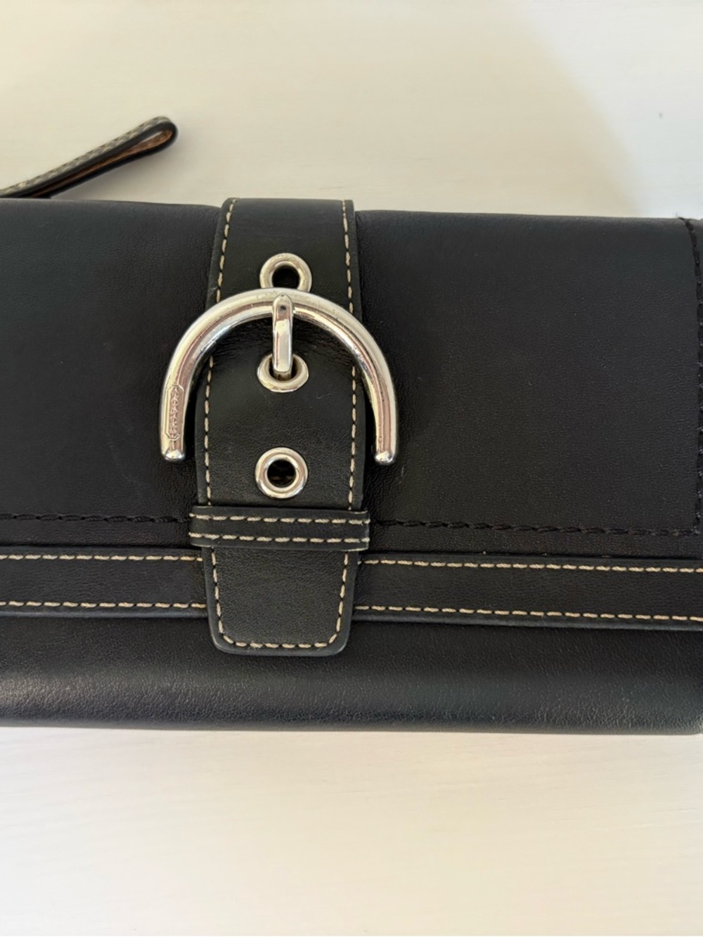 COACH Vintage Soho Buckle Trifold Wallet | Black Leather Contrast Stitch Y2K - Picture 2 of 7